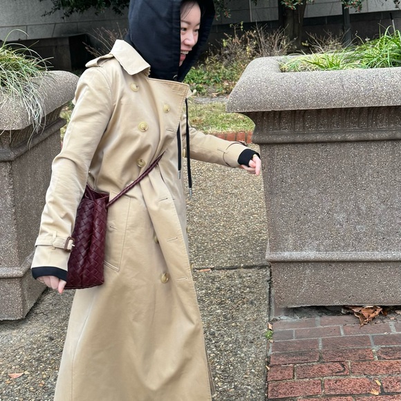 Burberry long coat in honey color. - Picture 2 of 10